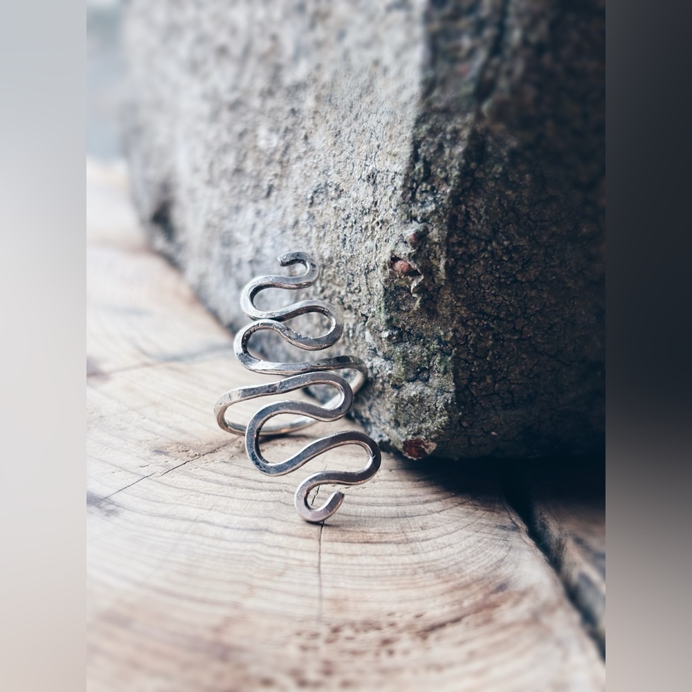 Vintage Artisan Silver Wave Statement Ring - image 5